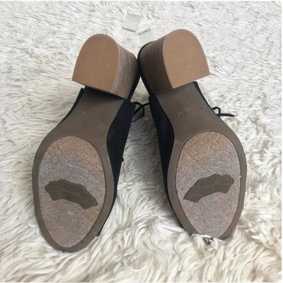 Carlos Santana Jolene Lace-Up Stacked Heel Black Size 8 Peep Toe Suede Fabric - Picture 7 of 7